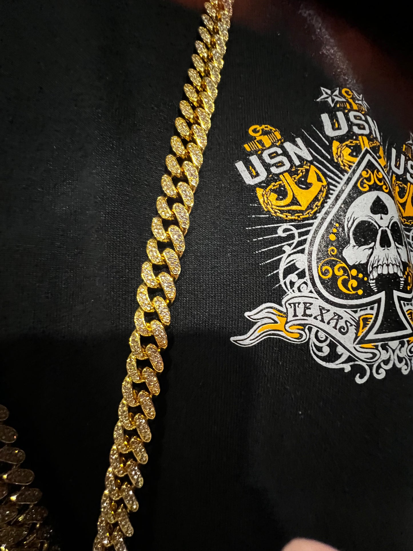 Gold chain with 5 inch anchor